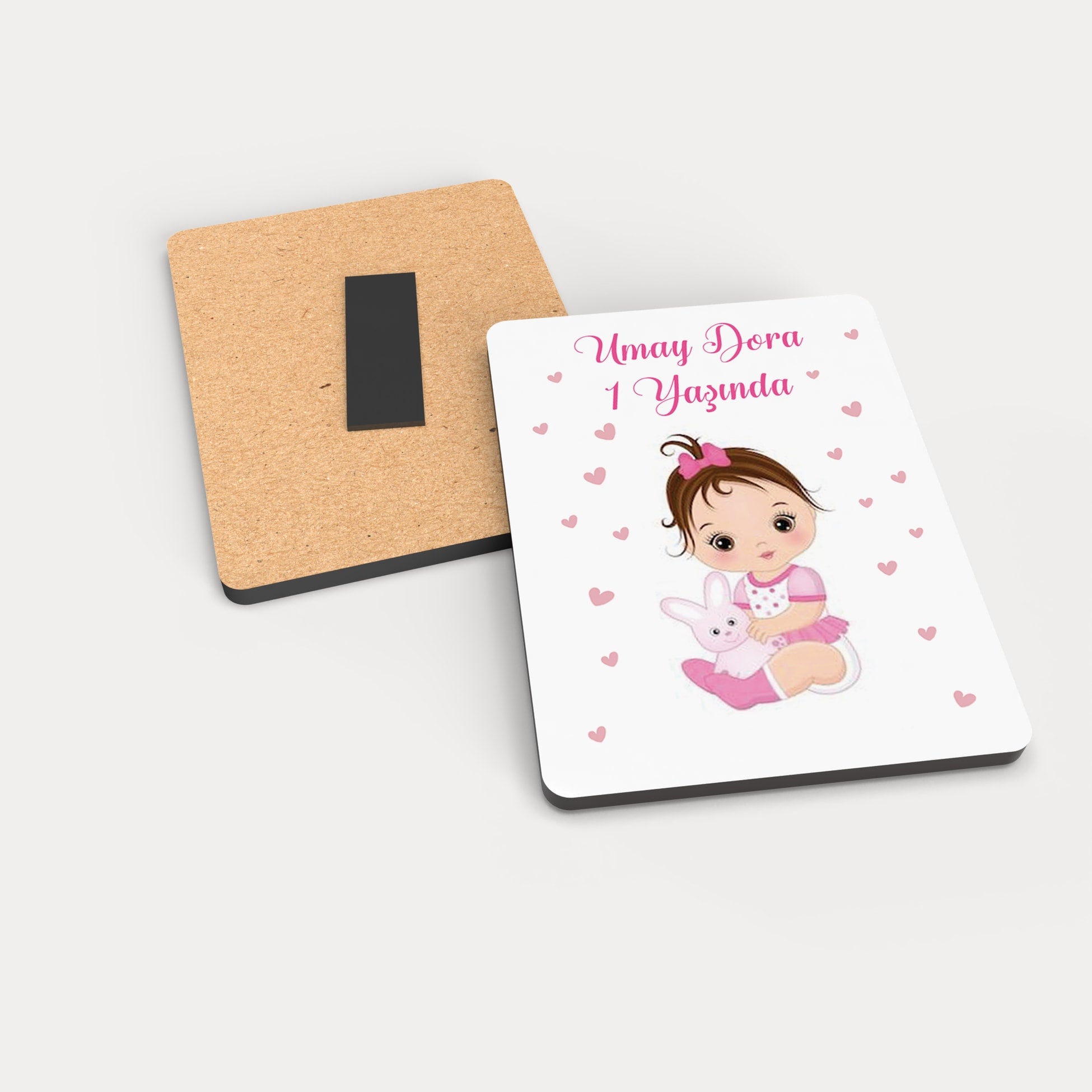 Pembe Elbiseli Kız Bebek Temalı Ahşap Magnet