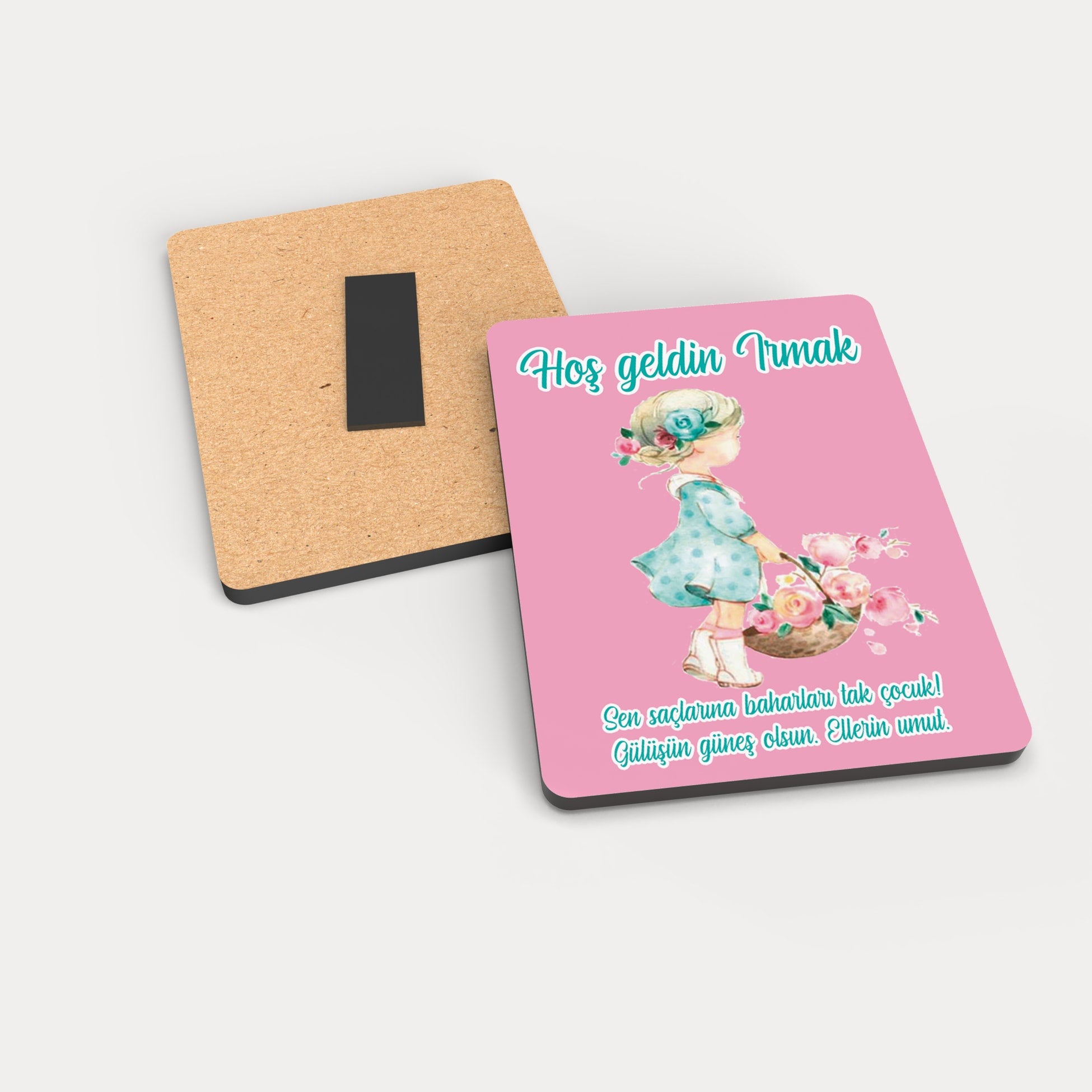 Çiçek Sepeti Taşıyan Kız Desenli Ahşap Magnet