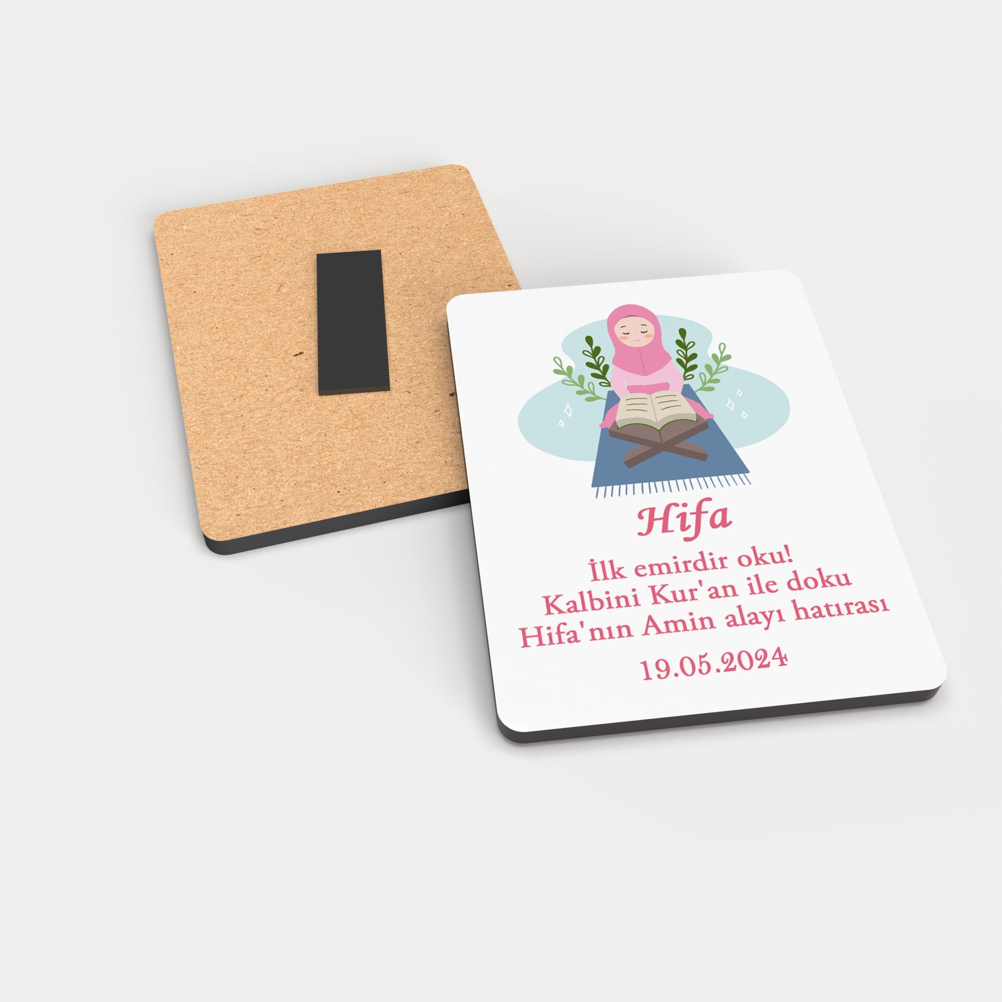 Kuran Okuyan Kız Temalı Ahşap Magnet