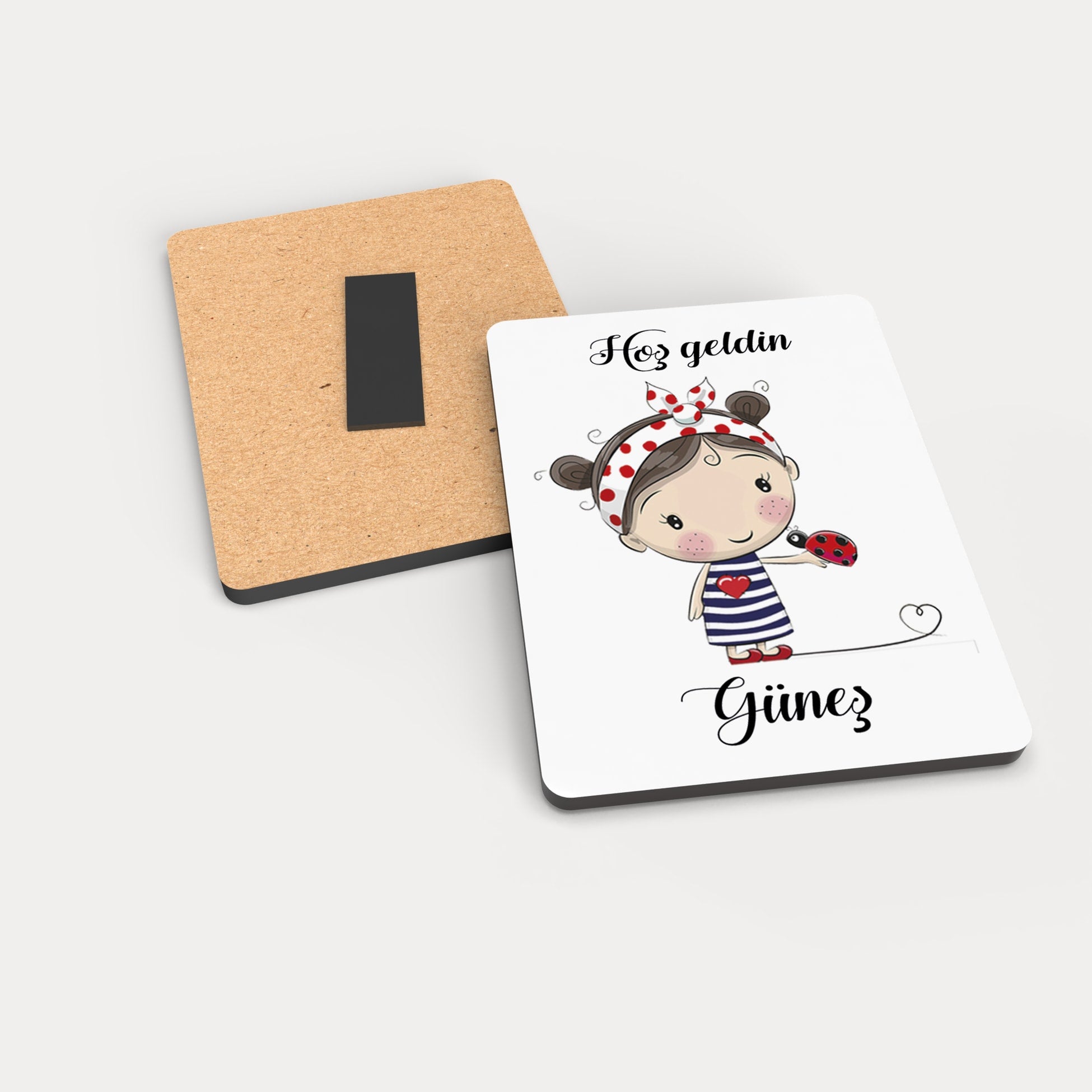Uğur Böcekli Kız Desenli Ahşap Magnet
