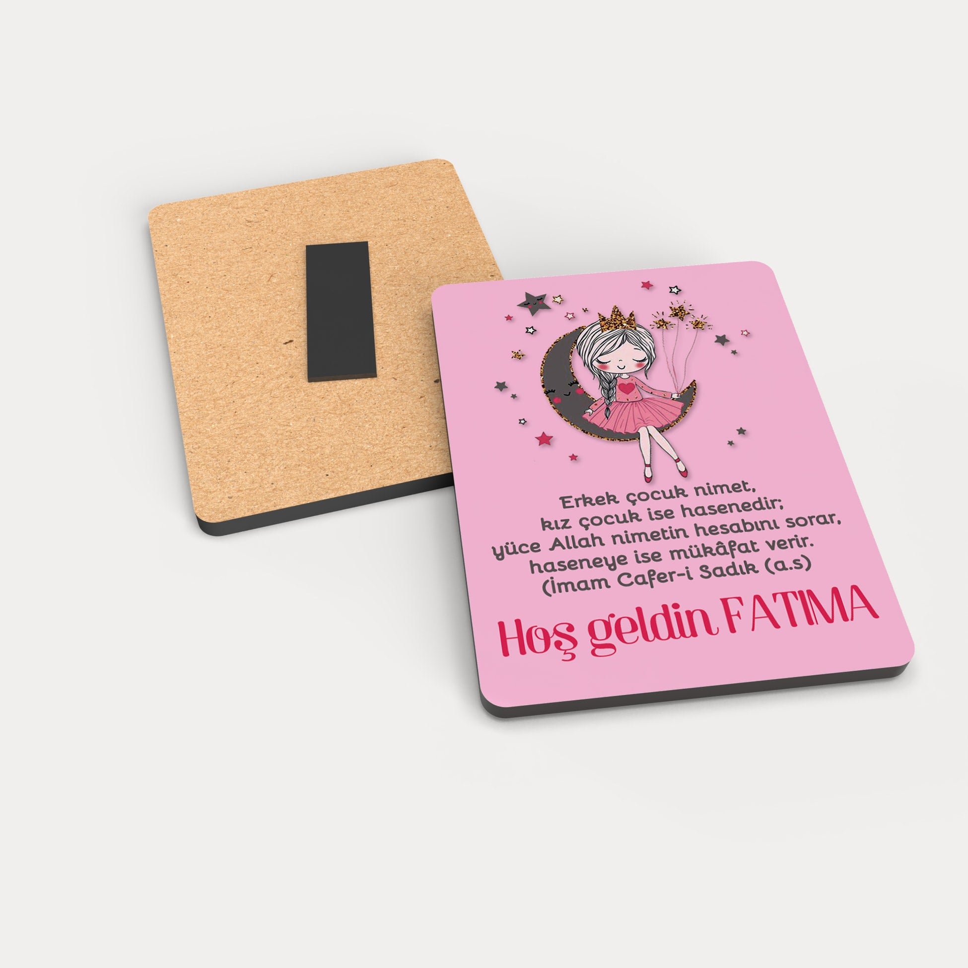 Ayda Oturan Kız Temalı Ahşap Magnet