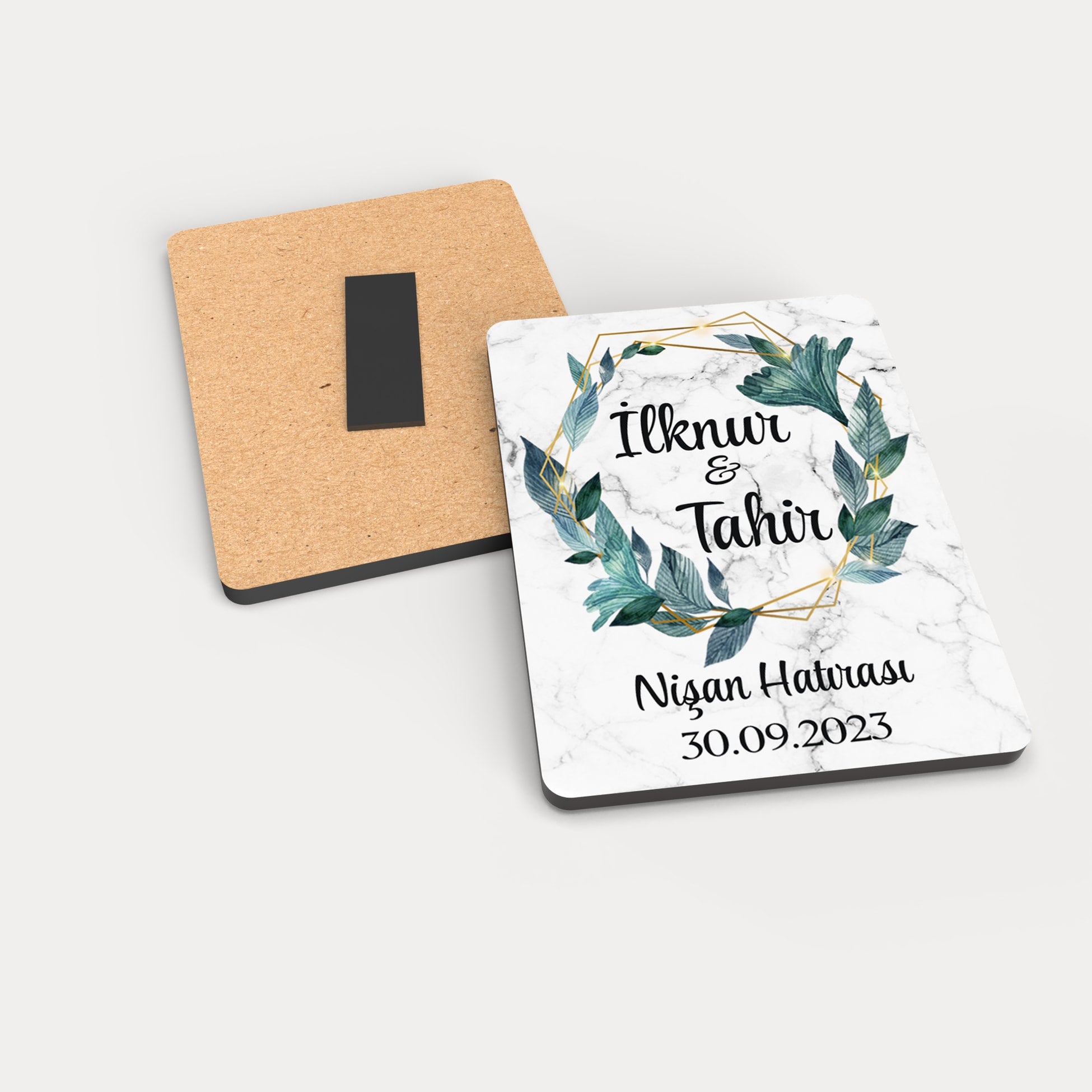 Yapraklı Çelenk Desenli Ahşap Magnet
